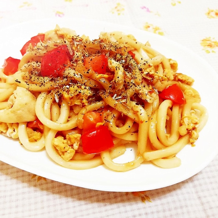 鶏皮入り♪トマトと炒り卵のあっさり焼きうどん